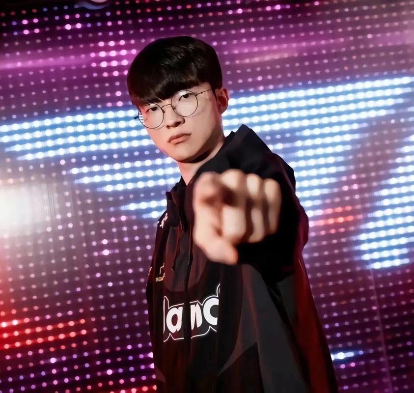 HOTU 在NAVI的击败下被淘汰出ESL Pro League赛季22